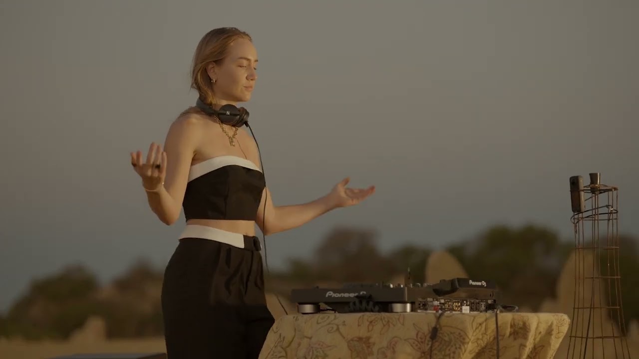 MOONYEAN DESERT SUNSET DJ SET LIVE @ THE PINNACLES DESERT, WESTERN AUSTRALIA | MELODIC TECHNO
