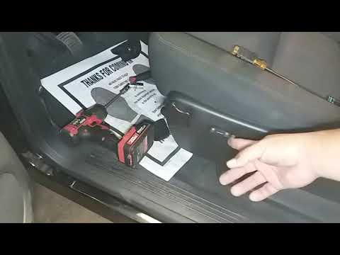 Cara: Hapus kursi driver pada 2012 Chevrolet Silverado