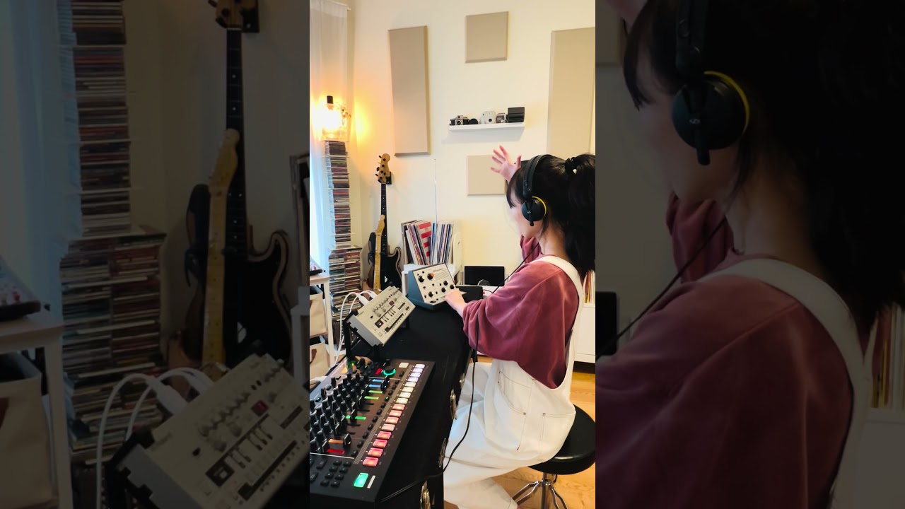 Adding a little magic to my acid techno with the Stylophone Theremin ➰⚡️