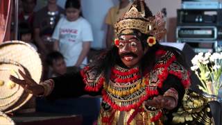 การแสดงเต้น Topeng หน้ากากขุนนาง จาก บาหลี อินโดนีเซีย