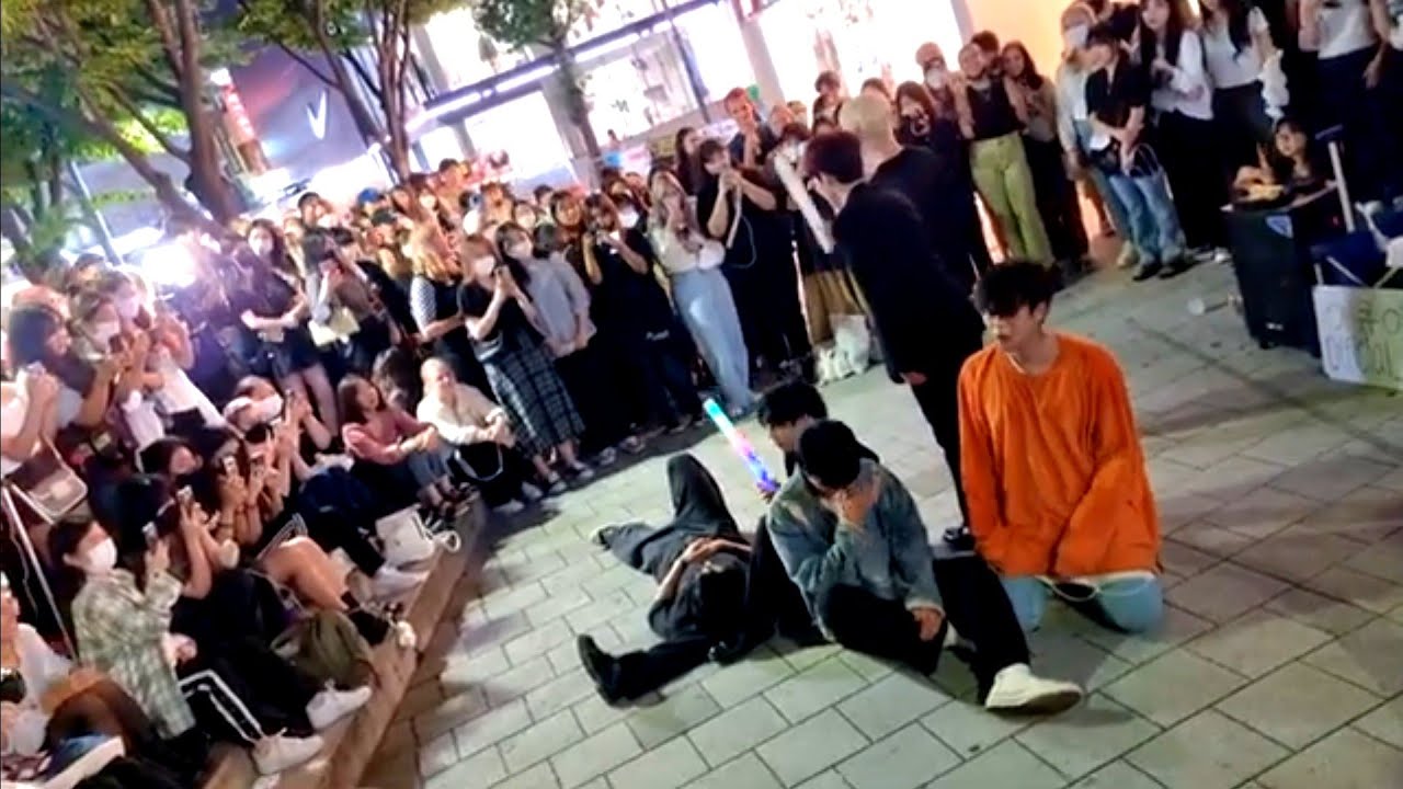 Interactive Performance Street WEDNESDAY. AQA. EXHILARATING INTERACTIVE PERFORMANCE. HONGDAE STREET ...