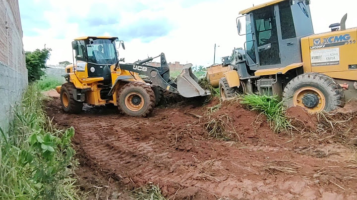 FOI POR POUCO QUE NÃO DERRUBEI A CASA  PRA SOCORRER A PÁ XCMG LE300KV TAVA MOLHADO O CHÃO