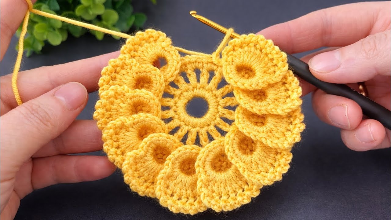 WOW! This Crochet Flower Looks Complex but Is Surprisingly Easy