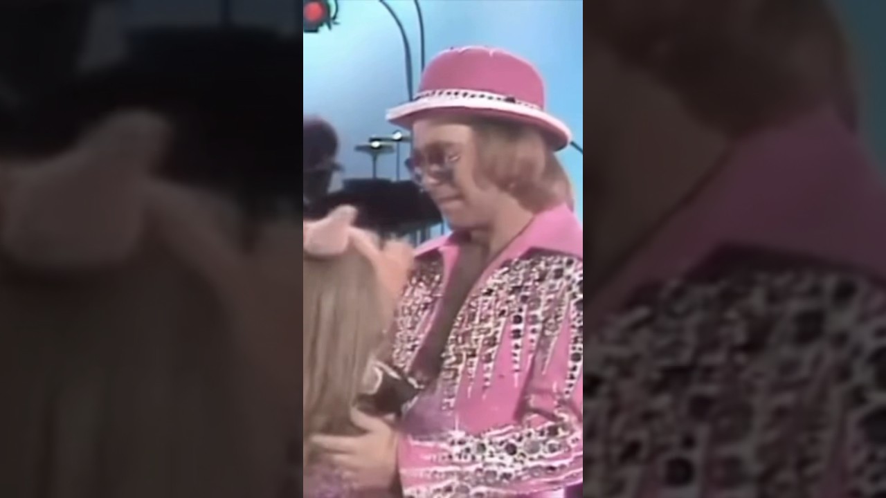 Miss Piggy Cheats on Elton John 