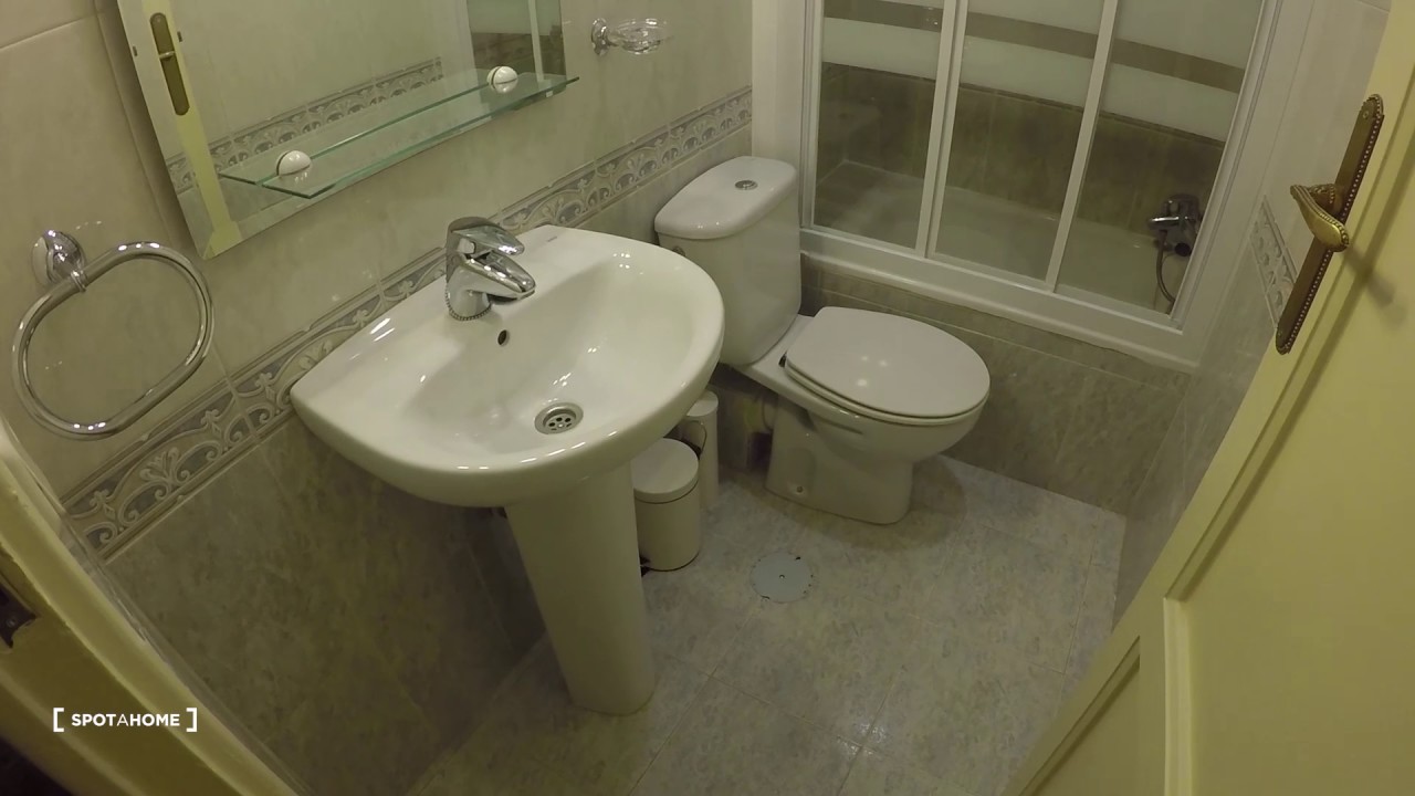 Rooms for rent in 6bedroom apartment in Salamanca area