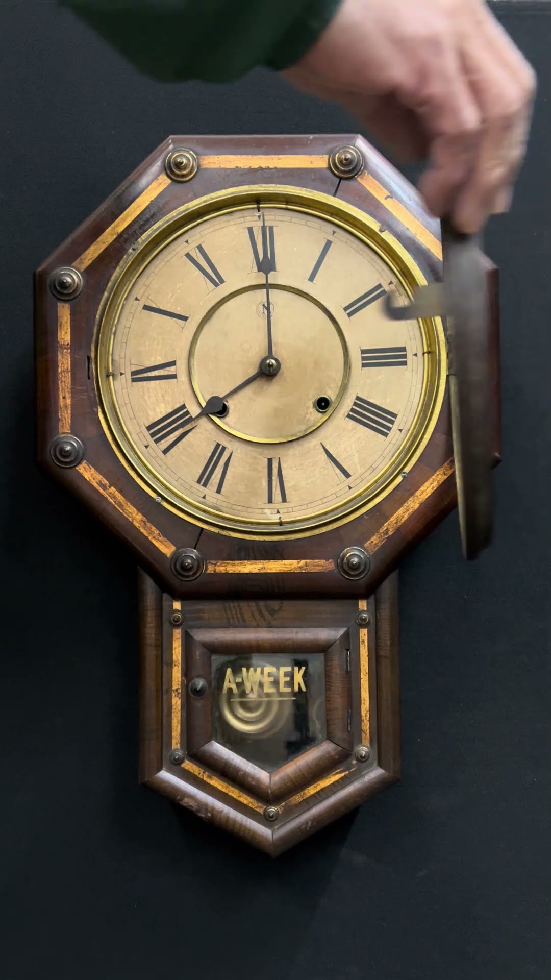 完動・美品〉米国Waterbury1874年 小型金筋八角ゼンマイ振り子時計
