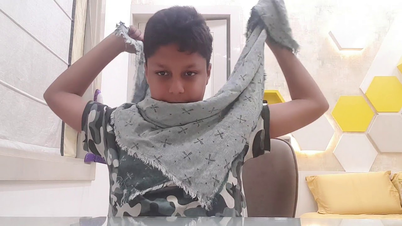 How to convert a scarf into a mask very easy trick