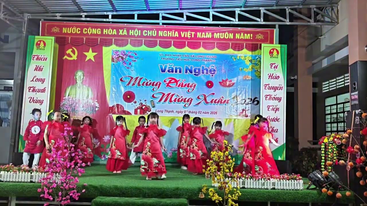 Múa Tết cười Ha Ha . Biểu diễn: HS trường TH Long Thạnh 2 