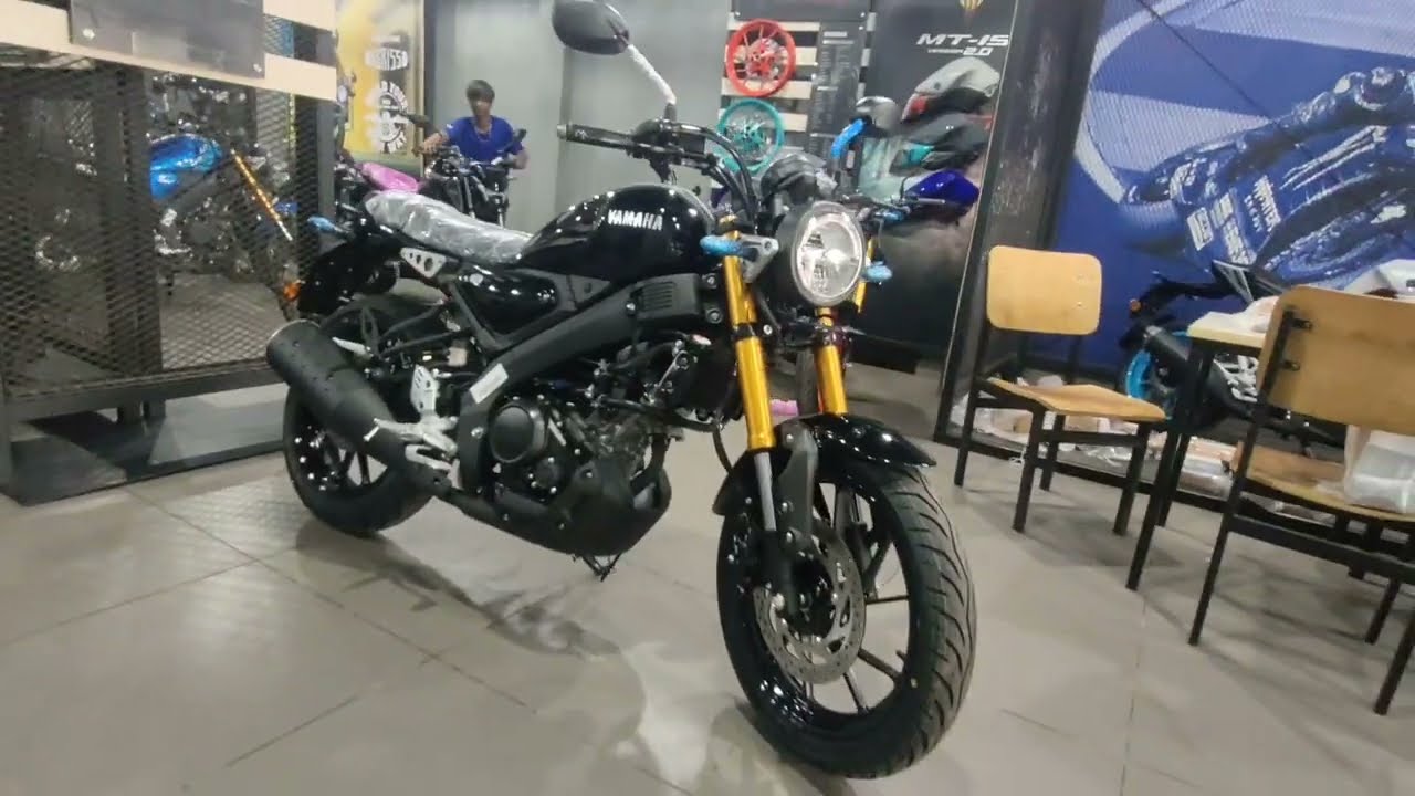 Yamaha XSR черного цвета 😍 Я никогда раньше не видел такого стильного мотоцикла!