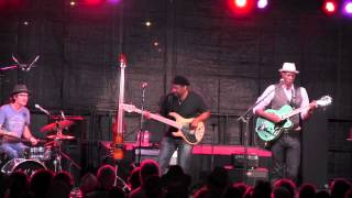 Video-Miniaturansicht von „KEB' MO' -  "The Worst Is Yet To Come"   8/9/15 Heritage Music BluesFest“