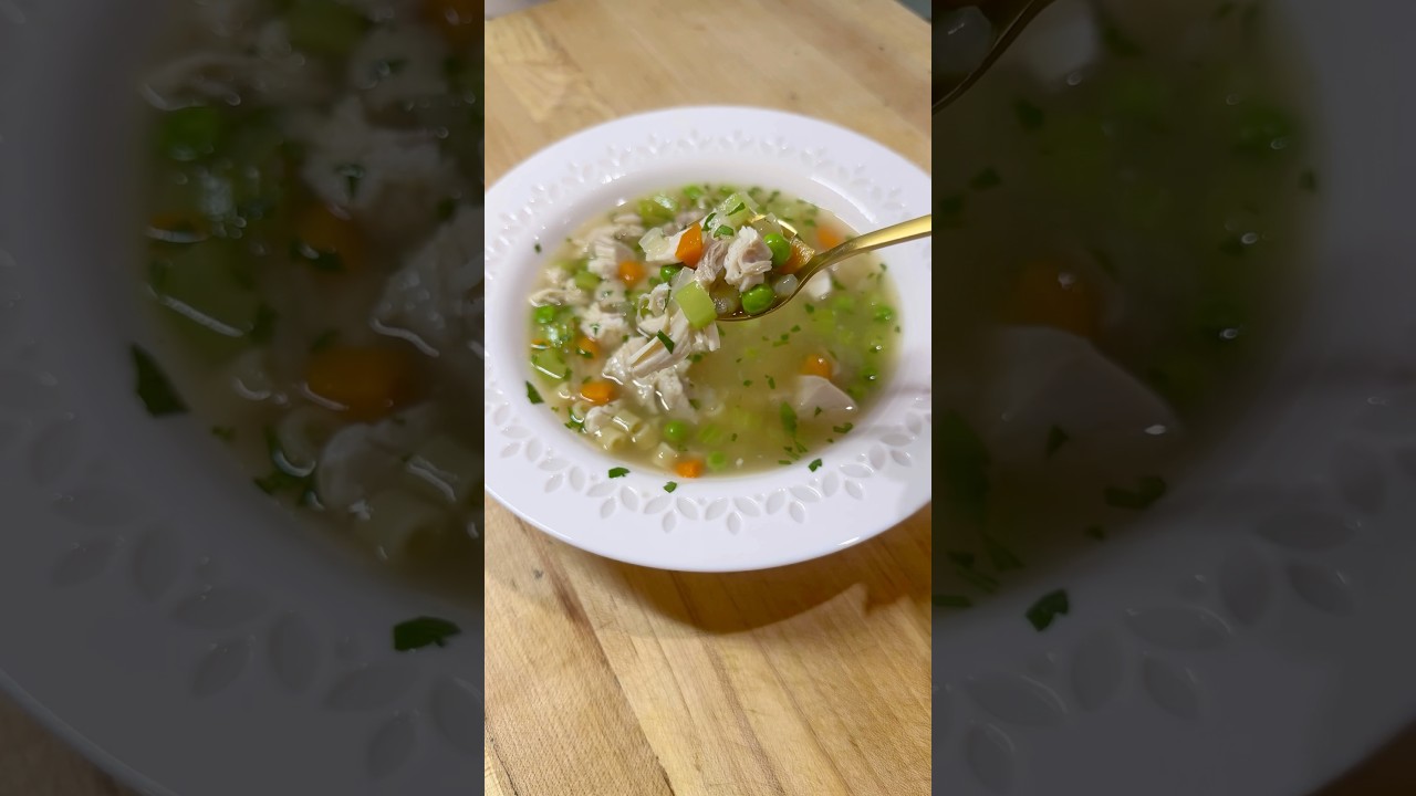 Don’t throw away your leftover turkey! 🦃🥕🥣 