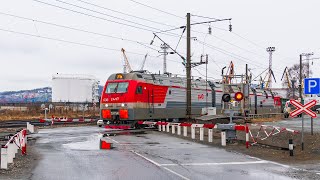 Railway. Railroad Crossing. E-locomotive 3ES5K & Mixed freight train/Ж/д переезд. 3ЭС5К со смешанным