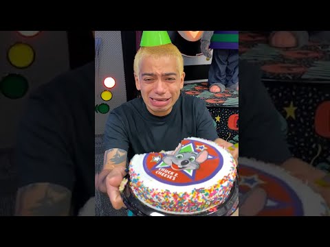 Nobody came to his Chuck E Cheese birthday :(