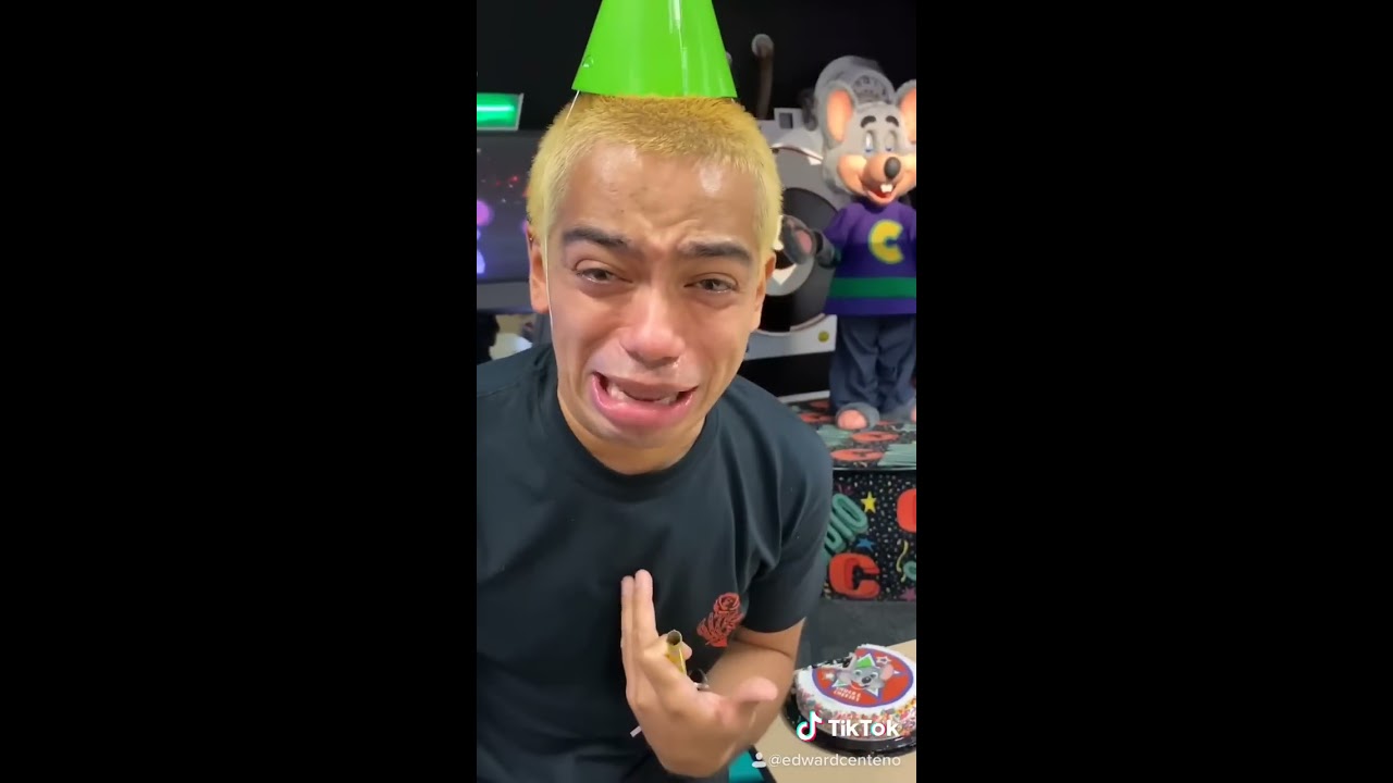 Nobody came to his Chuck E Cheese birthday :(