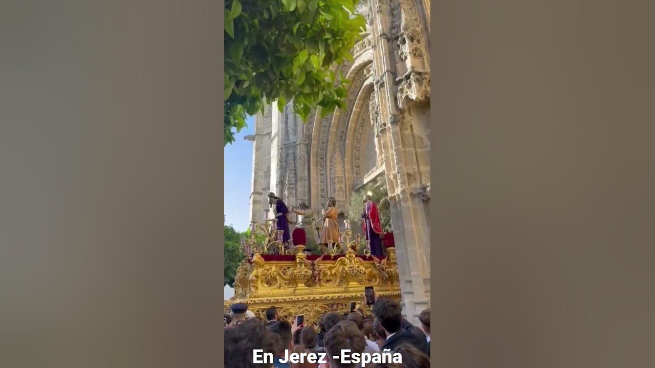 Mira lo qué pasa en Procesión de Jesús Nazareno #Videoshorts