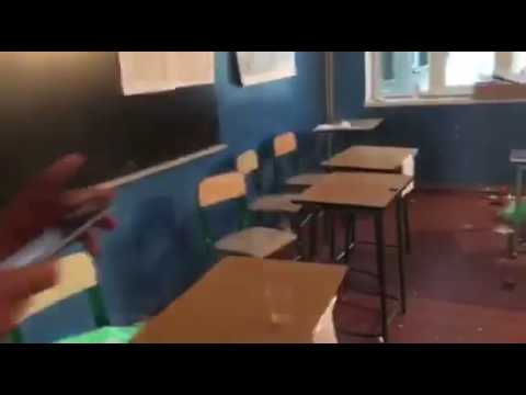 დარბეული საარჩევნო უბანი მარნეულის ერთ-ერთ სოფელში (კადრები შემთხვევის ადგილიდან)