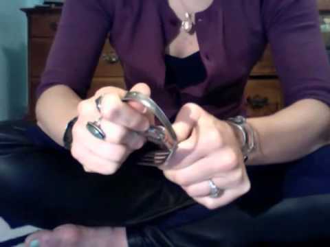 Video: Hvordan lage et gaffelarmbånd: 10 trinn (med bilder)