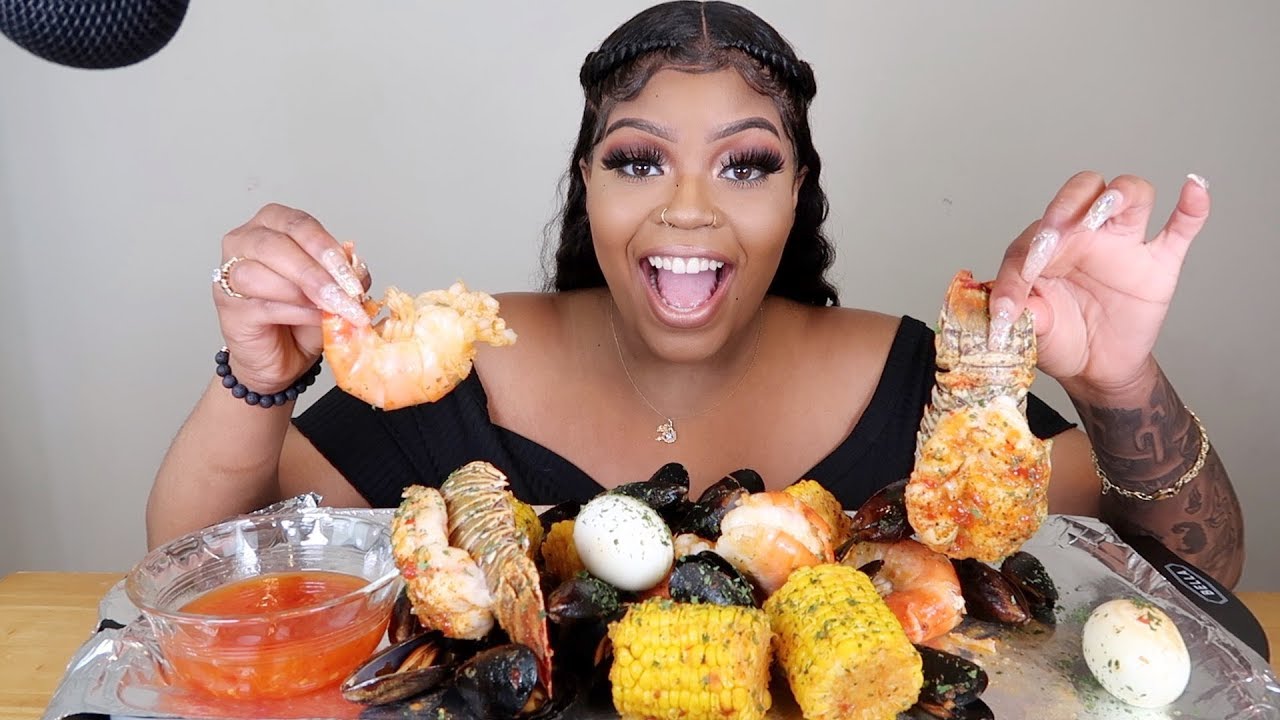 LOBSTER TAILS+ PRAWNS + MUSSELS SEAFOOD BOIL MUKBANG 먹방 EATING SHOW!