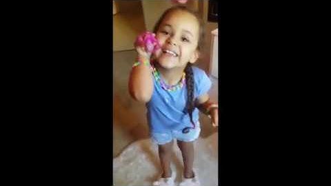 "Arrêter la tétine et adopter Machouyou" par Alyssa Poupinette