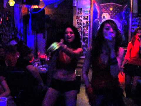 台中ruby pub 2010年 6月沙發小蔡生日派對+天爵樂團熱舞1.MP4