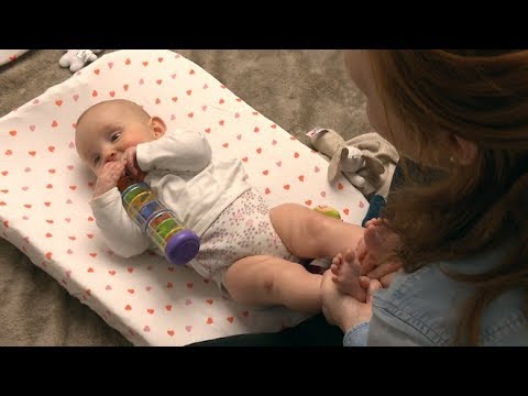 Vidéo: Comment Masser Un Bébé De 6 Mois