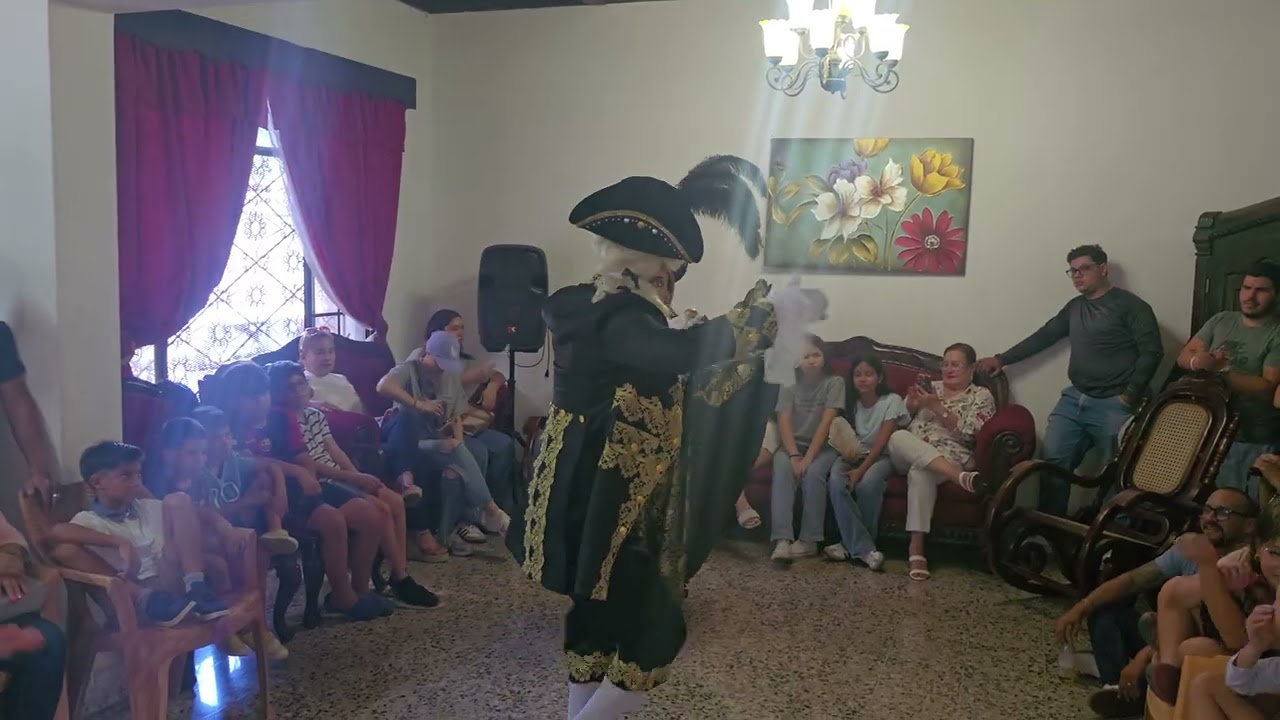 Чернокожая женщина: Хаиро Гутьеррес Мехия. Старик: Элвис Ариас Мурильо