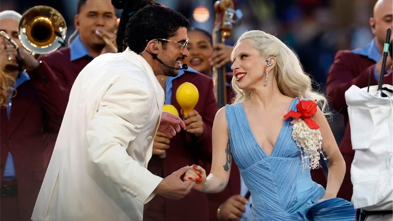 ASI FUE EL SHOW DE BAD BUNNY CON RICKY MARTIN Y LADY GAGA QUE ABRIÓ UNA  FUERTE POLÉMICA POLÍTICA