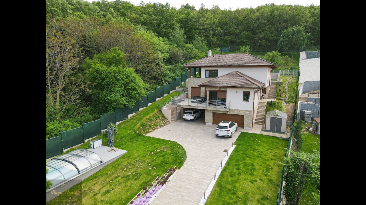 Érden 2030 m2-es örökpanorámás telken, egy 330 m2-es, exclusive, luxus család ház, medencével