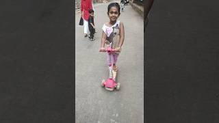 poorvi ko bht psnd h scooter chalana #youtubeshorts #youtubevideo #funny #comedy #officalvideo
