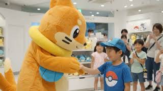 Buizel Mascot Greets Kids At Japan Pokemon Center #pokemoncenterjapan #chaoemperor
