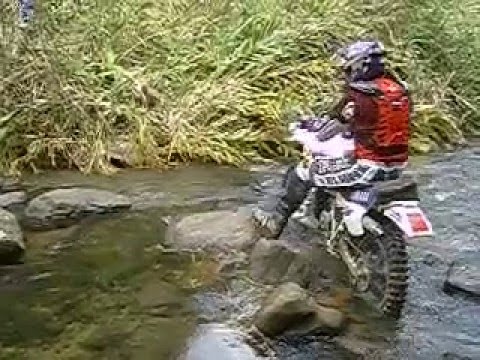 TRILHA DE MOTO NA PRAIA  DT 200R NERVOSA NAS DUNAS DE AREIA