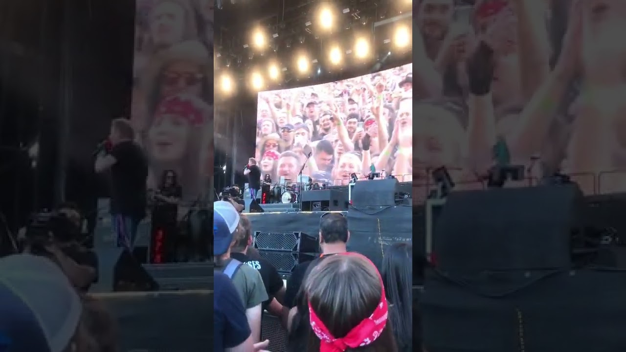 50 000 people singing Happy Birthday to Dizzy Reed,GNR WORLD TOUR 2022 Prague