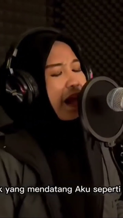 BERLAYAR TAK BERTEPIAN cover EVA SOFIA