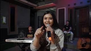 Memandangmu - cover Putri Elma