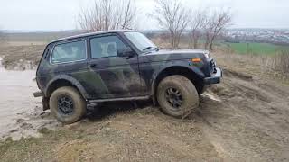 A mud holes with Lada Niva and Toyo Open Country AT III