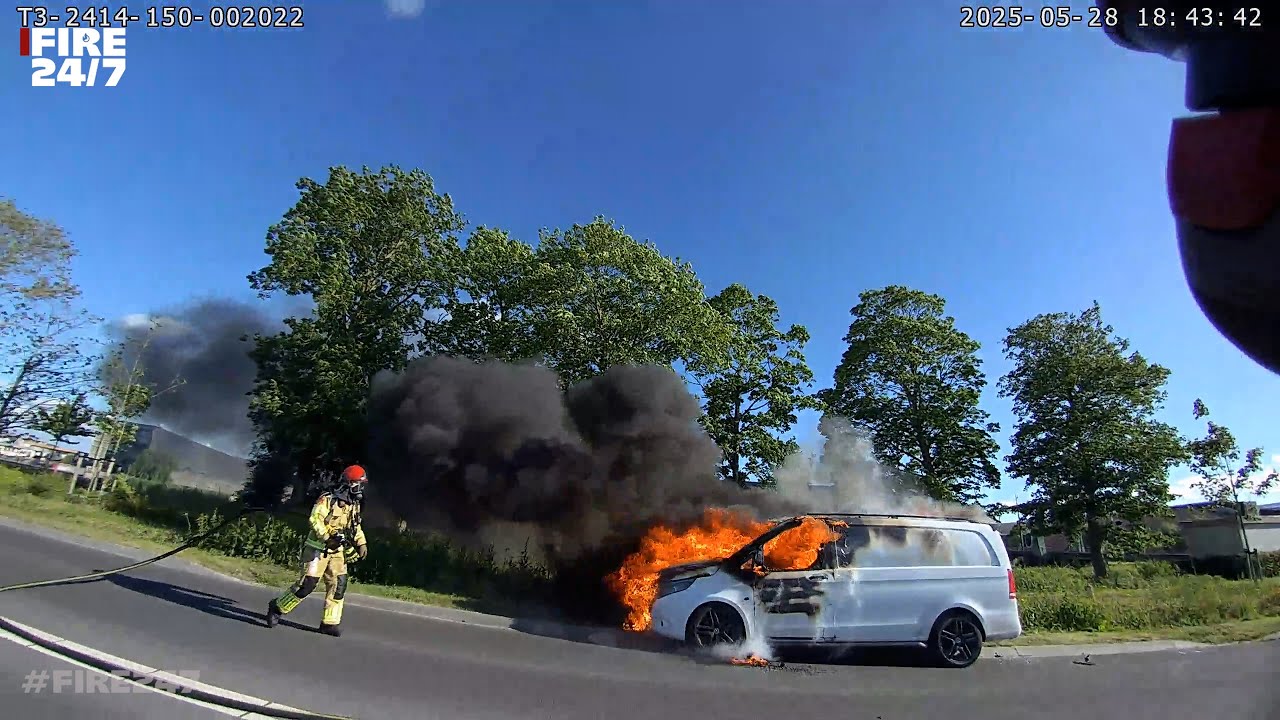 DUTCH FIREFIGHTERS - VAN ON FIRE