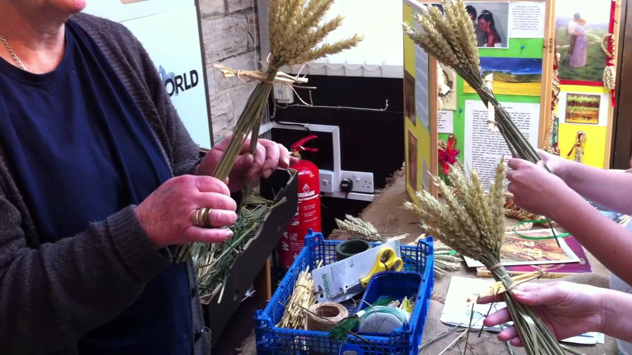Making a traditional Corn Dolly at the Somerset Rural Life Museum YouTube
