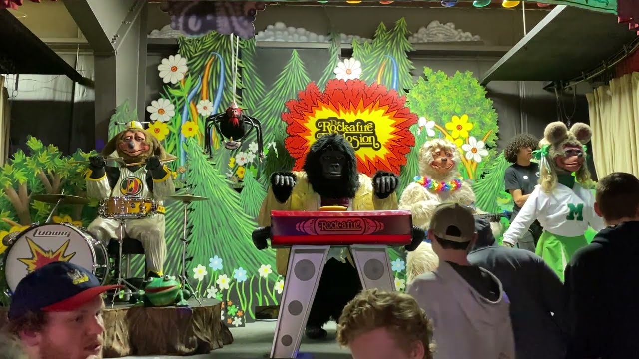 Braylon works on Beach Bear - Part 2!