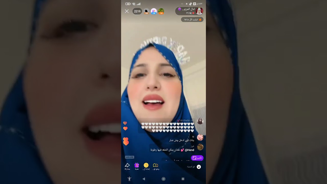 عيد الميلاد مع امال ورتال وتوزيع الكيك على الجيران😊🌹🇸🇦