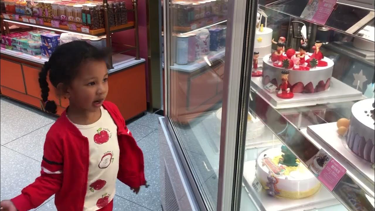 Mom I Want To Buy This Basketball Cake For Uncle Funny Kid Video mom-i-want-to-buy-this-basketball-cake-for-uncle-funny-kid-video