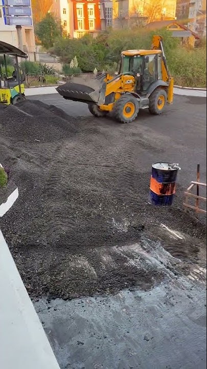 Укладка асфальтовой крошки 400 квадратов, основание бетон и брусчатка ...