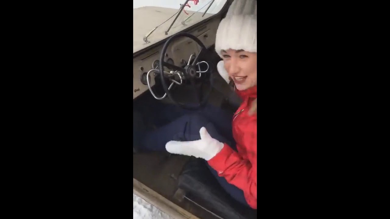 Подарил машину жене
