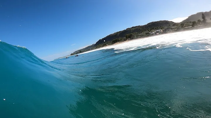 POV RAW CLIPS SURFING A WILD HEAT IN THE PIPE MAST...