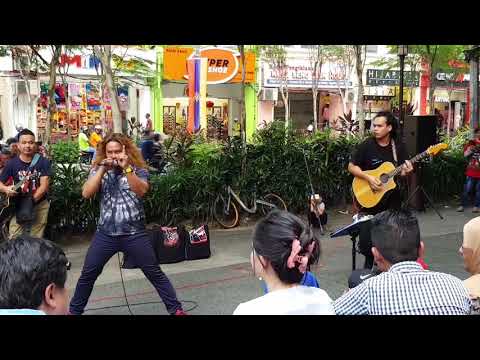 Uchop Ahmad Bawak Lagu KEMARIN ..Terasa Sedih Terkenang Tsunami Menerjang band Seventeen Uchop Ahmad Bawak Lagu KEMARIN ..Terasa Sedih Terkenang Tsunami Menerjang band Seventeen