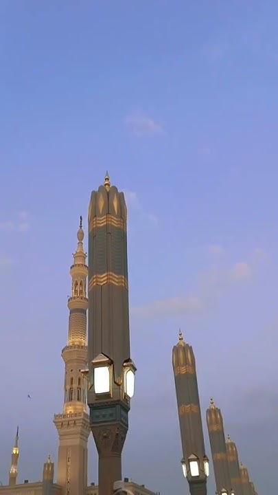 Огромные зонты у мечети пророка ﷺ. immenses parapluies à la mosquée du ...