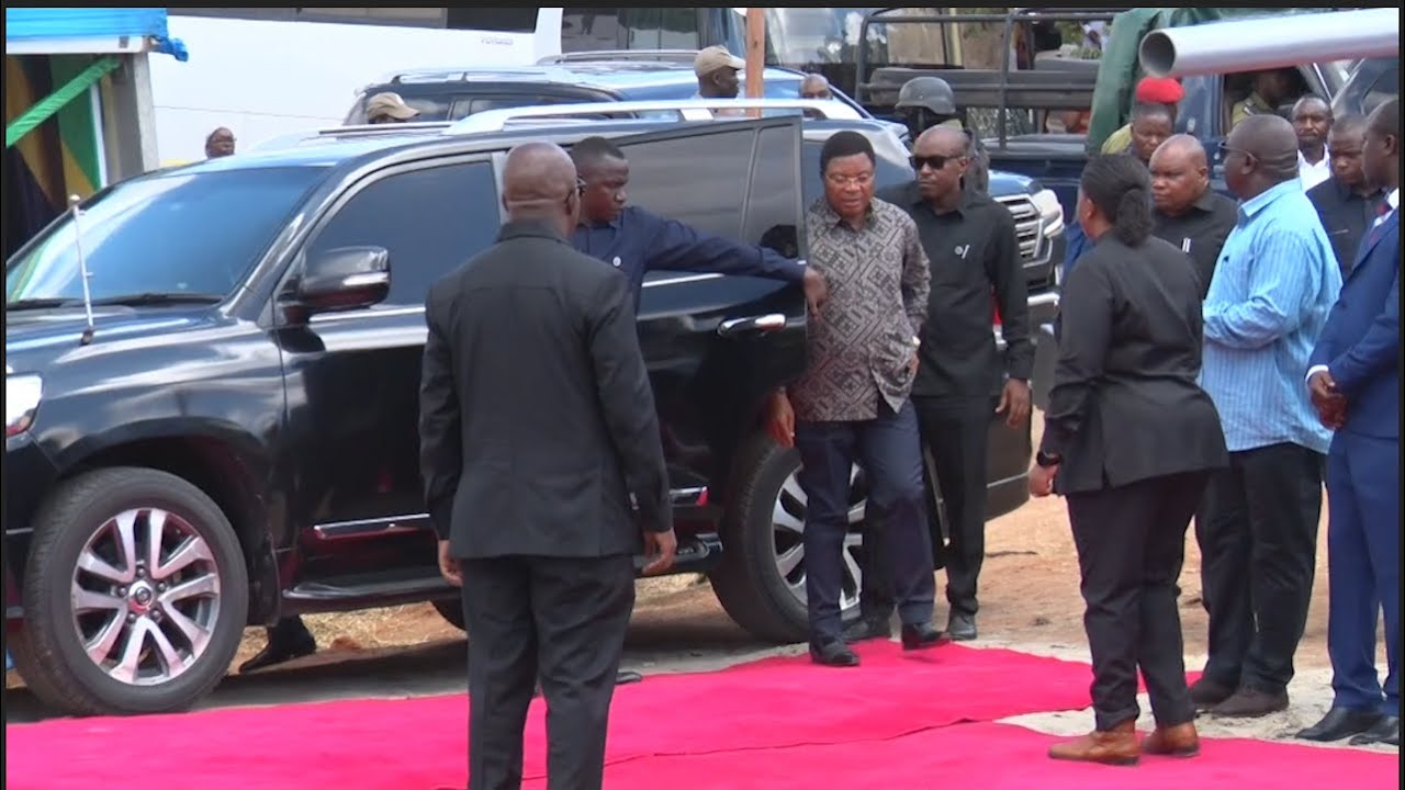 shuhudia Mapokezi murua ya Waziri Mkuu Kassim majaliwa akiwasili kwenye tukio...