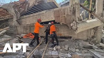 Families Wait as Death Toll from Indonesian School Collapse Tops 50 | APT