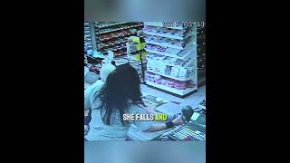 Download Lagu Clerk Saves Baby Before the Mother Hits the Ground in Heartwarming Moment MP3