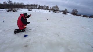 НЕ УСПЕЛ ПОСТАВИТЬ жерлицы, СРАЗУ ЗАГАР! Рыбалка на щуку зимой в 2022