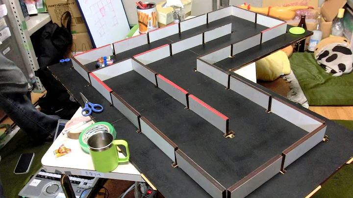 Micromouse "Kabutogani Yarou" Running at high speed